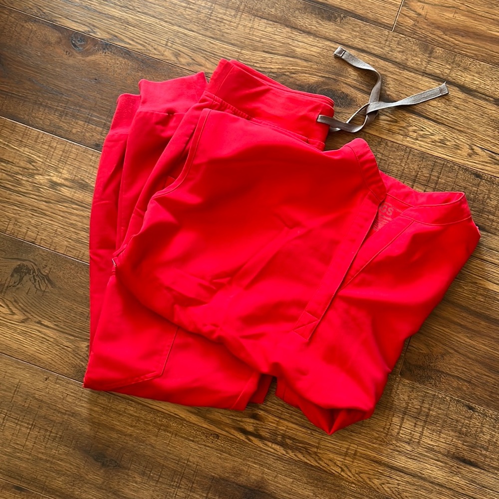 Red Figs scrub set by